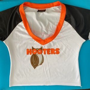 Hooters shirt size small